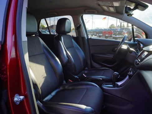 Used 2021 Chevrolet Trax LT w/ Driver Confidence Package image 27