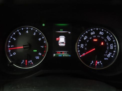 Used 2019 Toyota RAV4 XLE w/ Convenience Package FWD image 11