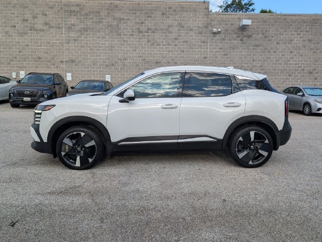 Used 2025 Nissan Kicks SR w/ SR Premium Package AWD/4WD image 6