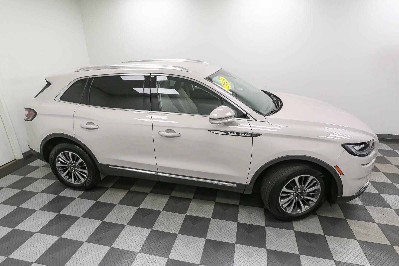 Used 2023 Lincoln Nautilus AWD w/ Premium Package image 5
