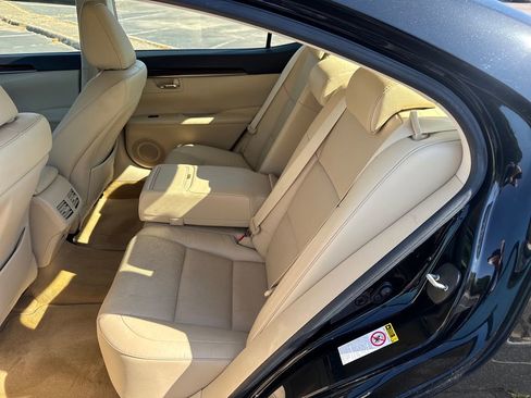 Used 2013 Lexus ES 350 w/ Luxury Pkg image 28