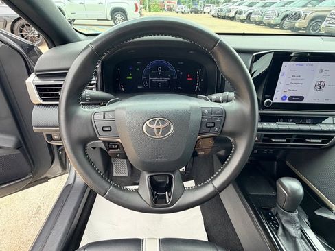 Used 2025 Toyota Camry SE FWD image 13