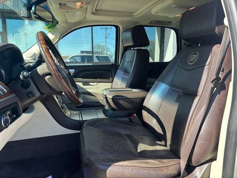 Used 2014 Cadillac Escalade Platinum AWD/4WD image 17