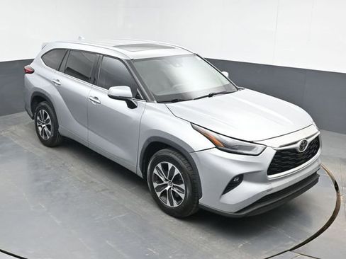 Used 2021 Toyota Highlander XLE FWD image 38