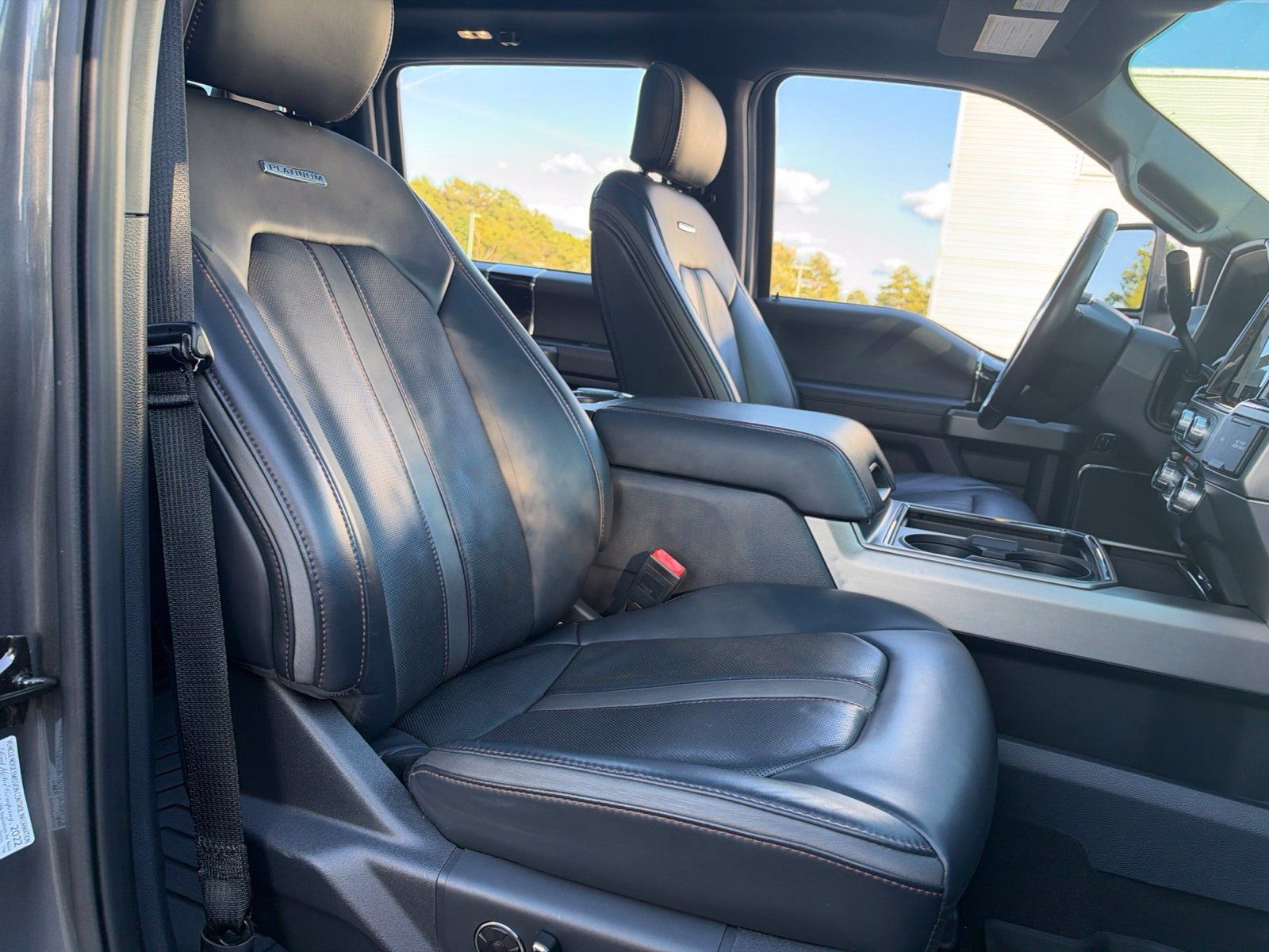 Used 2022 Ford F250 Platinum w/ Tremor Off-Road Package AWD/4WD image 39