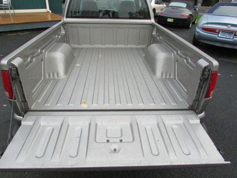 Used 2002 GMC Sonoma SL w/ Marketing Option Pkg image 13