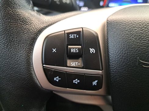 Used 2022 Ford Explorer XLT w/ Equipment Group 202A AWD/4WD image 28