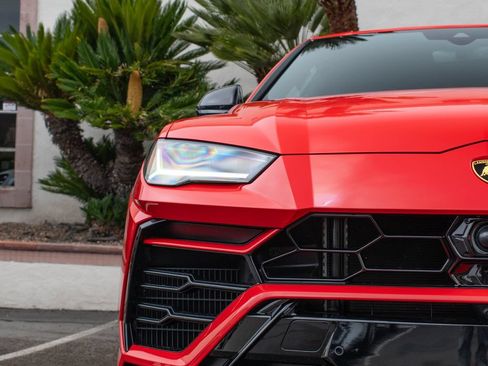 Used 2022 Lamborghini Urus AWD/4WD image 38