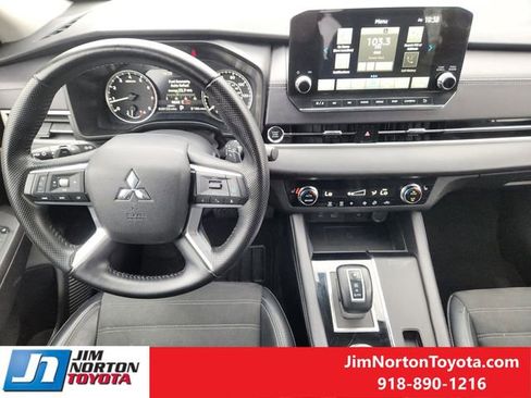 Used 2024 Mitsubishi Outlander SE image 29