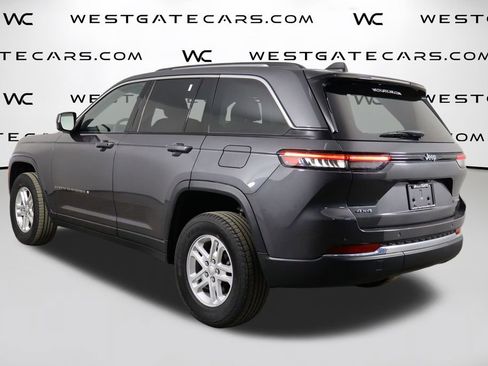 Used 2023 Jeep Grand Cherokee Laredo image 43