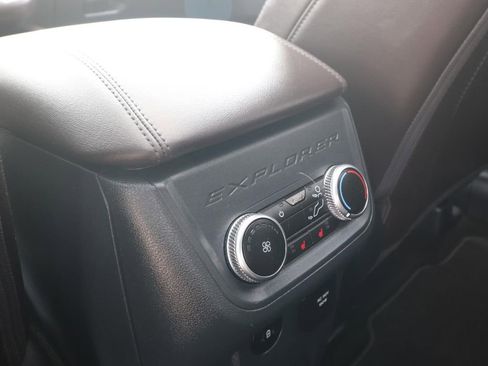 Certified 2025 Ford Explorer Platinum RWD image 22
