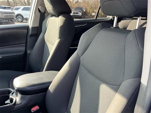 Used 2021 Toyota RAV4 LE image 26