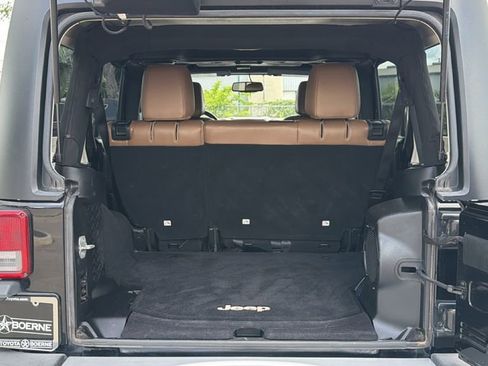 Used 2013 Jeep Wrangler Unlimited Sahara w/ Connectivity Group AWD/4WD image 37