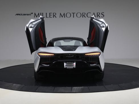 Used 2023 McLaren Artura image 17