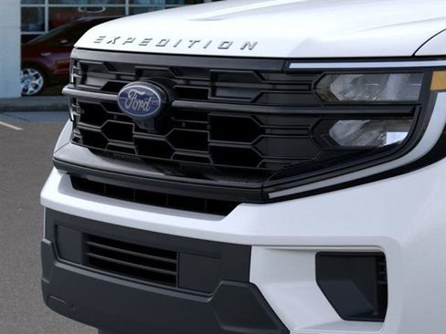 New 2026 Ford Expedition Active image 17