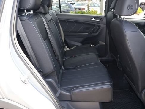 Certified 2022 Volkswagen Tiguan SE R-Line image 17