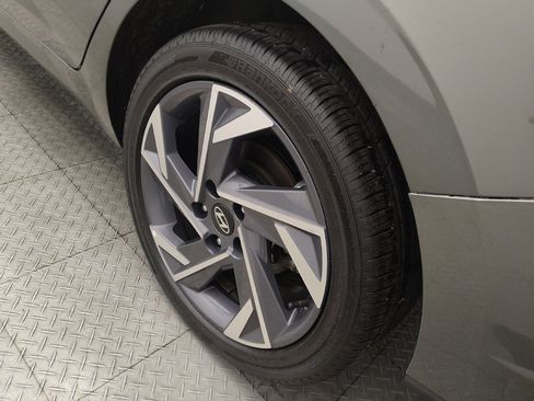 Used 2025 Hyundai Elantra SEL FWD image 31