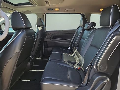 Used 2024 Honda Odyssey Elite image 13