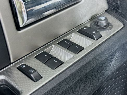 Used 2017 Ford Expedition XLT image 29