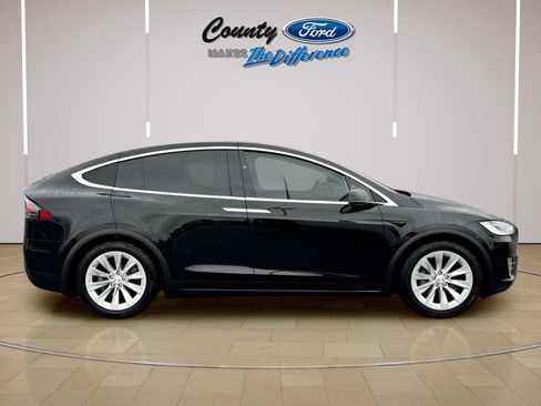 Used 2017 Tesla Model X 75D image 24