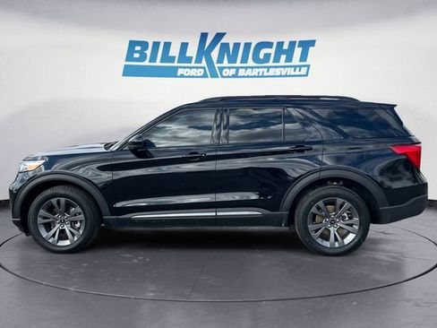 Used 2023 Ford Explorer XLT w/ Equipment Group 202A AWD/4WD image 2