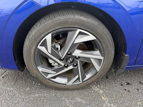 Certified 2025 Hyundai Elantra Sport image 22