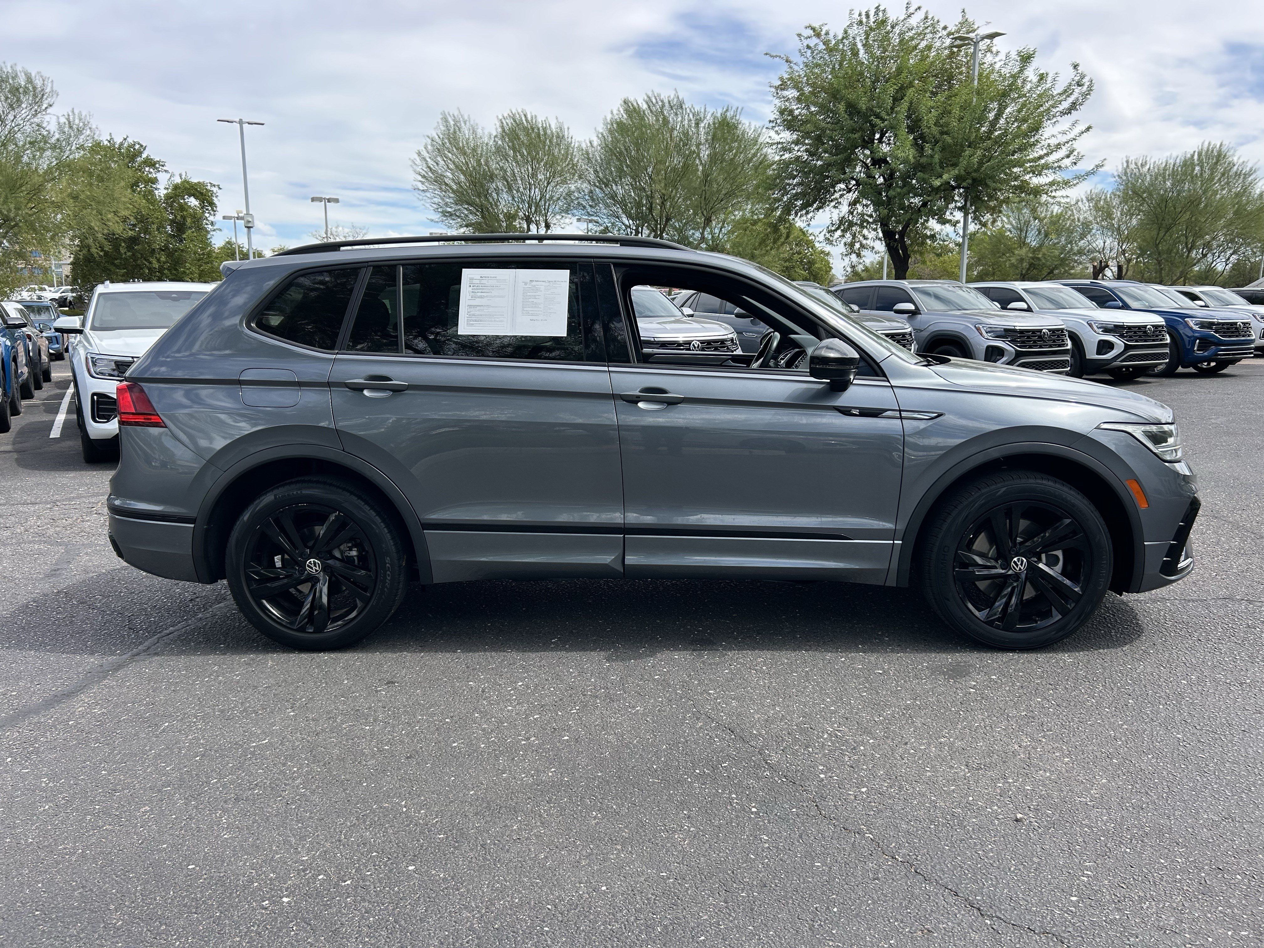 Used 2024 Volkswagen Tiguan SE R-Line FWD image 5