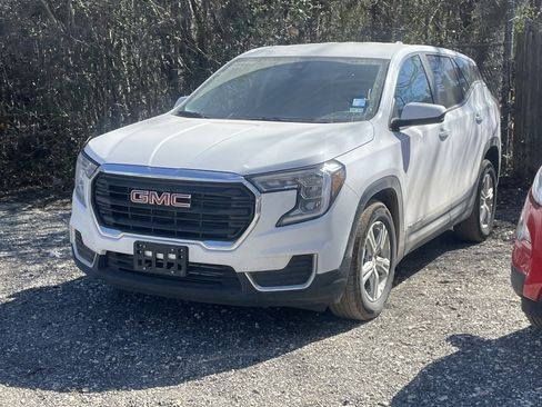Used 2024 GMC Terrain SLE image 1