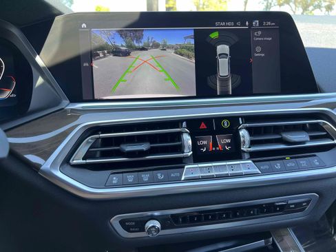 Used 2019 BMW X5 xDrive50i w/ M Sport Package AWD/4WD image 9