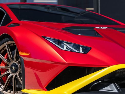 Used 2022 Lamborghini Huracan STO image 27