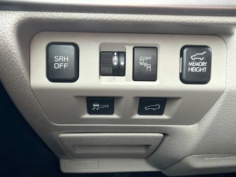 Used 2017 Subaru Forester 2.5i Limited AWD/4WD image 18