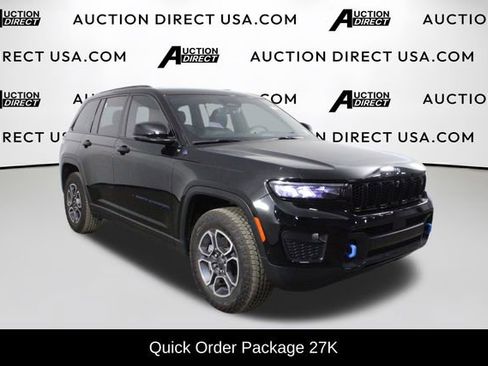 Used 2022 Jeep Grand Cherokee Trailhawk w/ Advanced Protech Group II AWD/4WD image 2