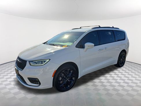 Used 2022 Chrysler Pacifica Touring-L w/ S Appearance Package image 9