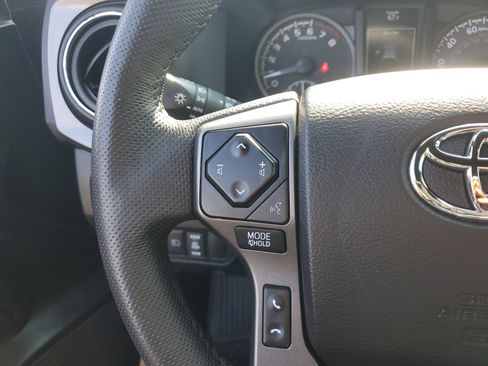 Used 2022 Toyota Tacoma TRD Sport image 26