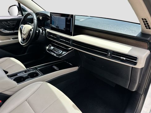 Used 2025 Lincoln Corsair Reserve FWD image 28