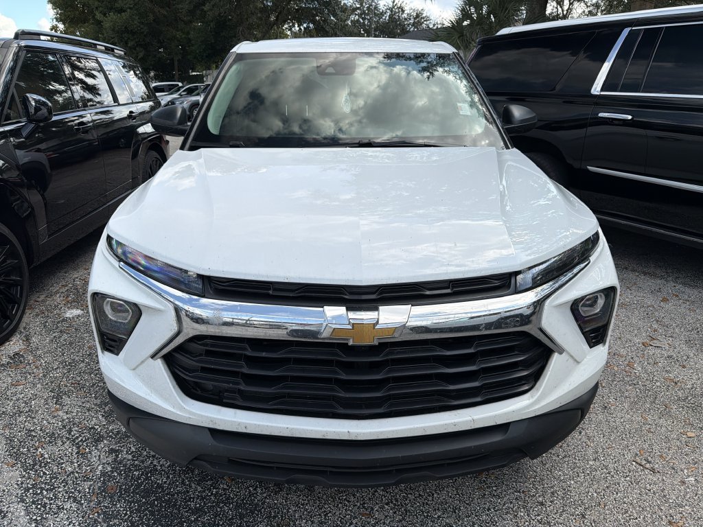 Used 2026 Chevrolet TrailBlazer LS FWD image 2