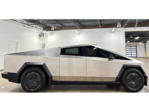 Used 2025 Tesla Cybertruck Cyberbeast AWD/4WD image 9