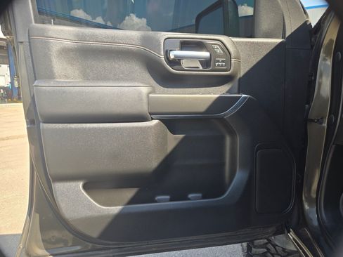 Used 2022 GMC Sierra 2500 AT4 w/ Gooseneck/5TH Wheel Package AWD/4WD image 12
