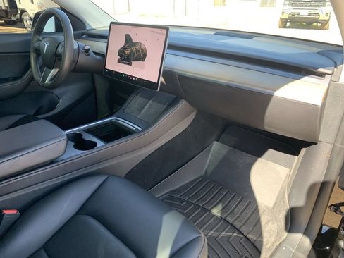 Used 2022 Tesla Model Y Long Range AWD/4WD image 27