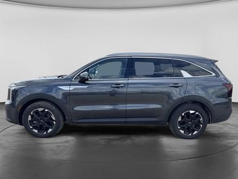 Used 2024 Kia Sorento S FWD image 11
