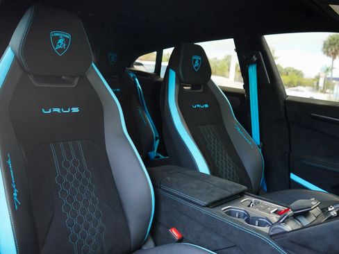 Used 2024 Lamborghini Urus Performante AWD/4WD image 43