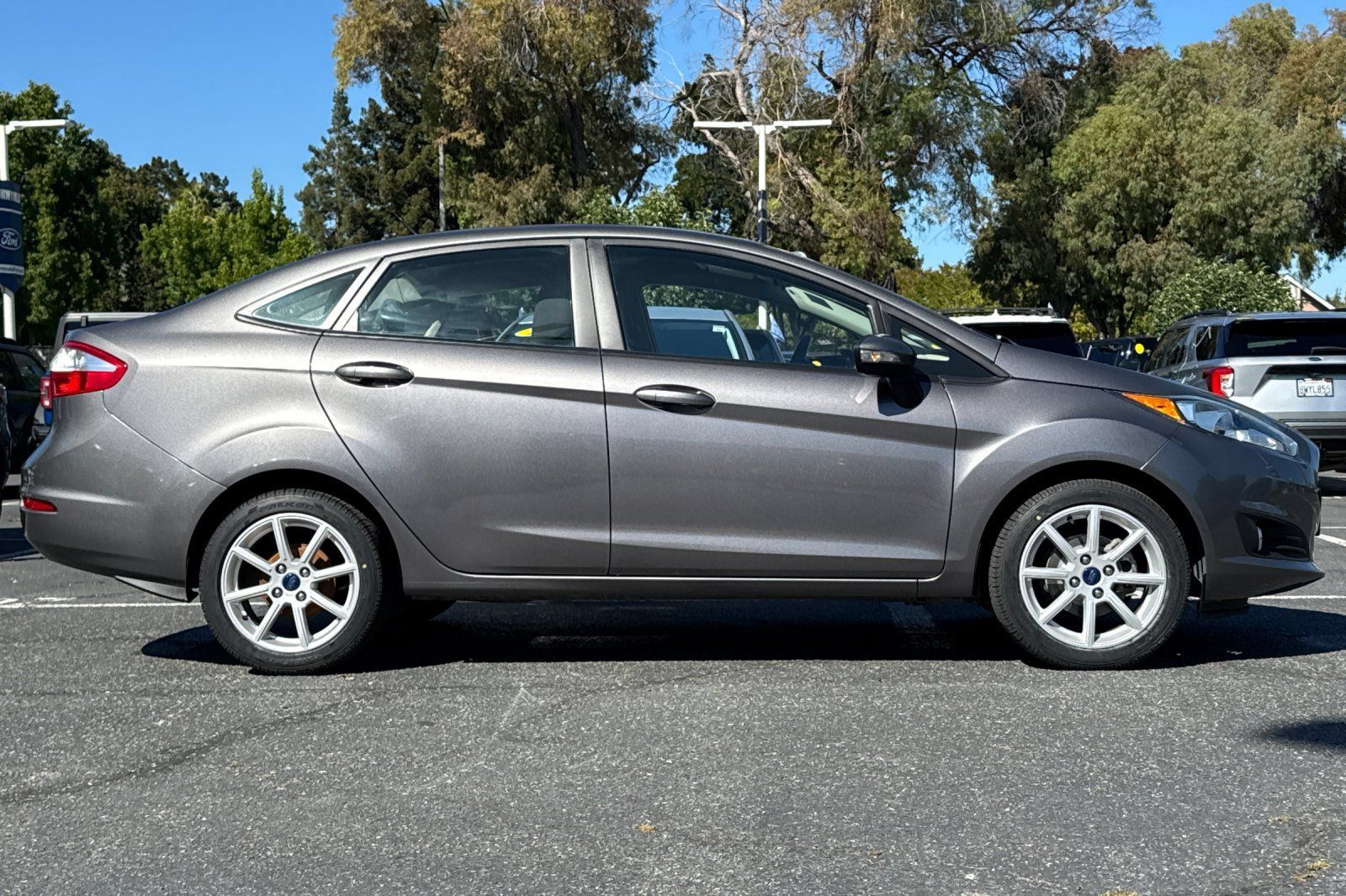 Used 2014 Ford Fiesta SE w/ Equipment Group 201B FWD image 3