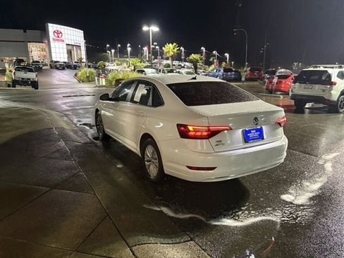 Used 2019 Volkswagen Jetta S image 9