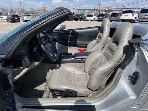 Used 2001 Chevrolet Corvette Convertible w/ Preferred Equipment Group2 RWD image 12