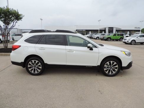 Used 2017 Subaru Outback 2.5i Limited image 4