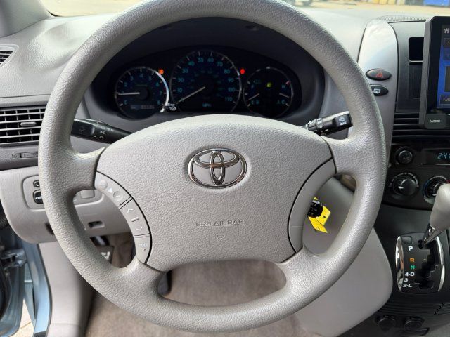 Used 2009 Toyota Sienna LE FWD image 30