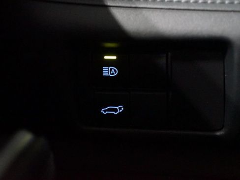 Used 2022 Toyota Highlander XSE FWD image 23