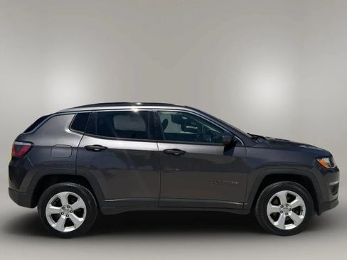 Used 2018 Jeep Compass Latitude AWD/4WD image 8