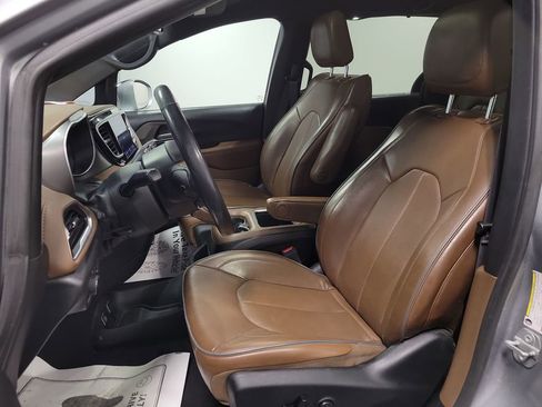 Used 2020 Chrysler Pacifica Limited image 14