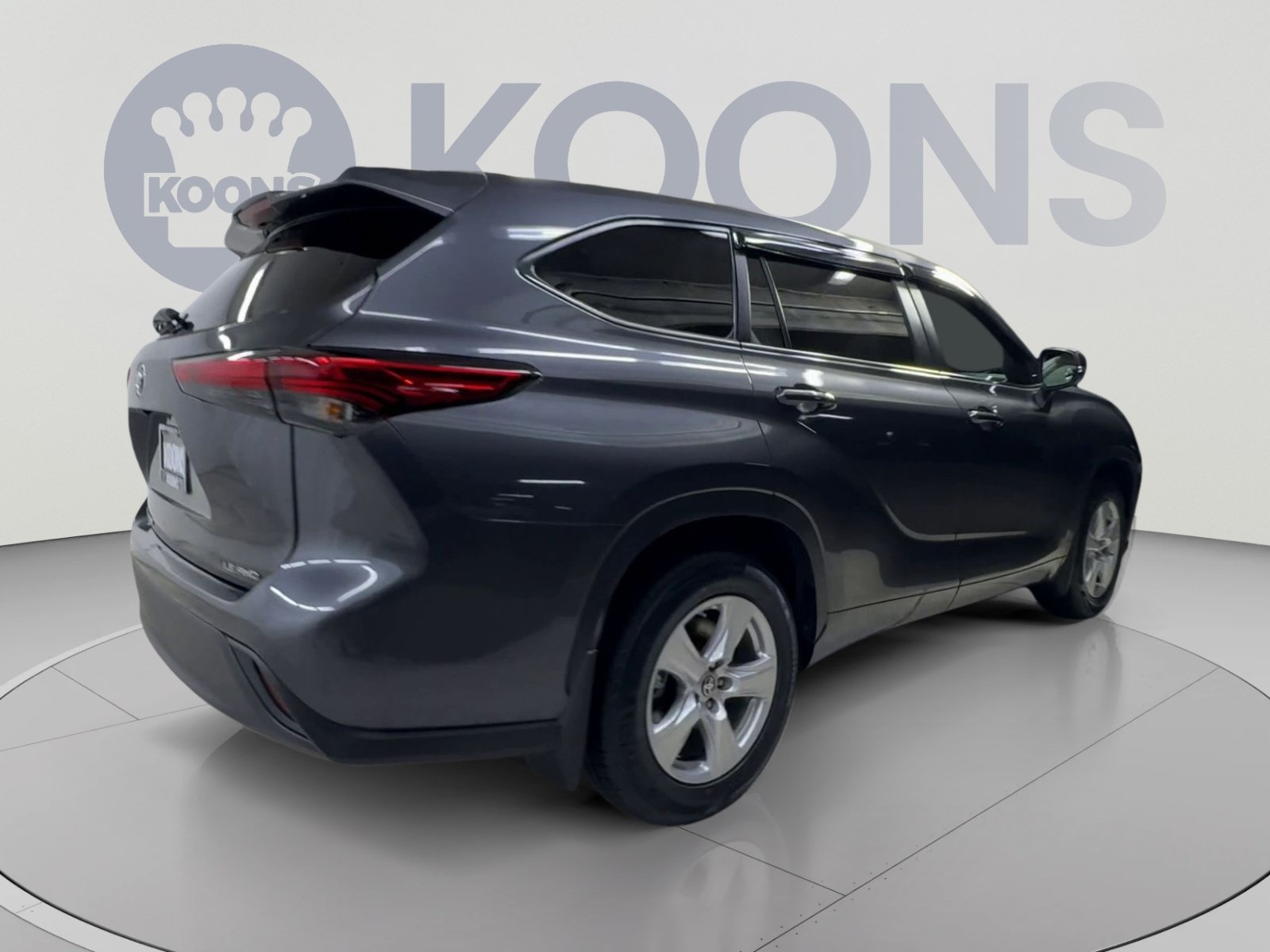 Used 2023 Toyota Highlander LE AWD/4WD image 11